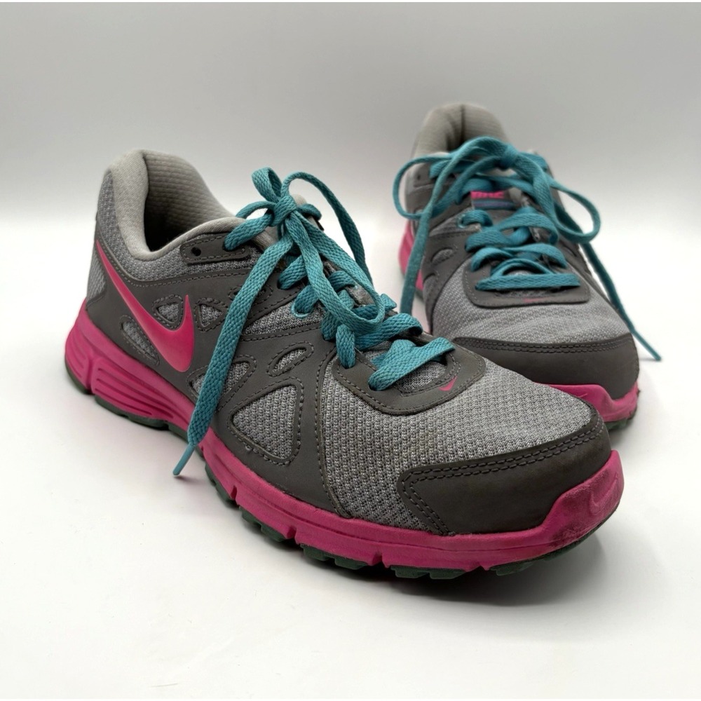 NIKE‎ Revolutions 2 Sneaker Women's Size 7.5 Gray Pink Running Training Shoe